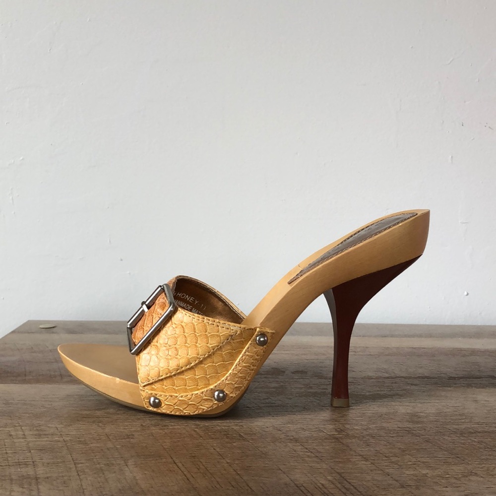 Bamboo snakeskin neutral brown heels